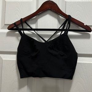 Black Lulu sports bra. Ribbed size 6